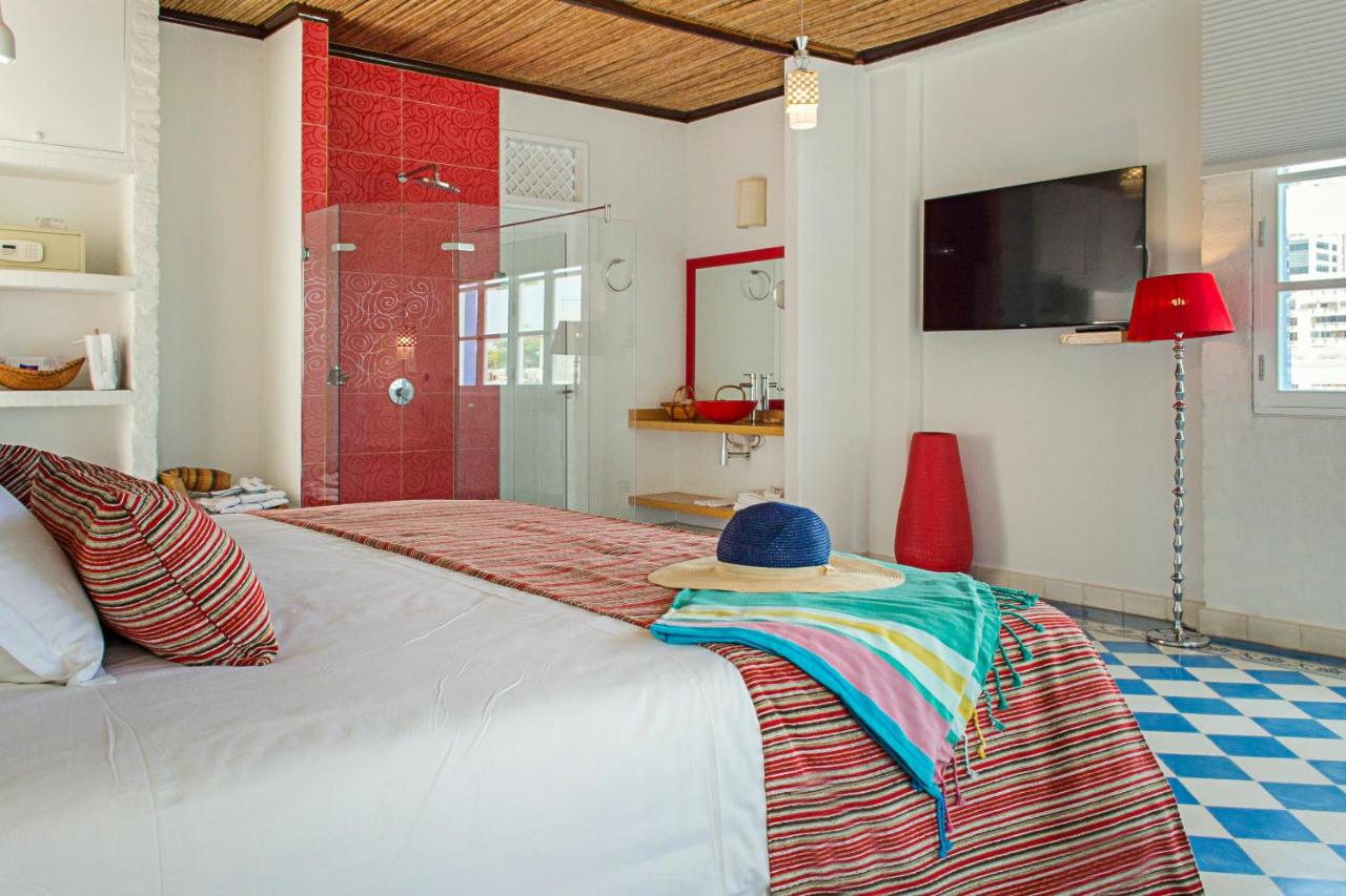 Uguana Nuka, cama king y ducha de cristal