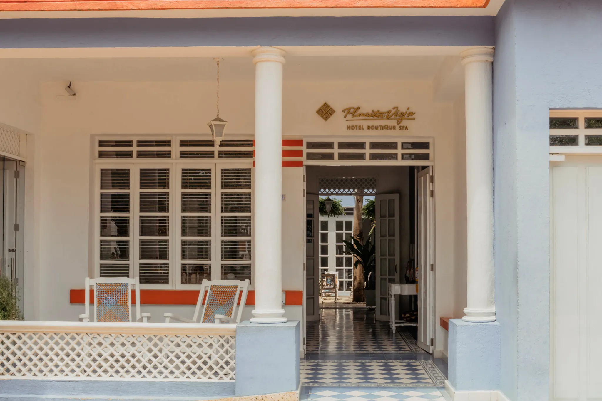 Fachada y acceso del Hotel Boutique Placita Vieja en Santa Marta