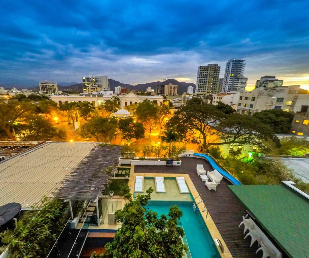 Santa Marta de noche