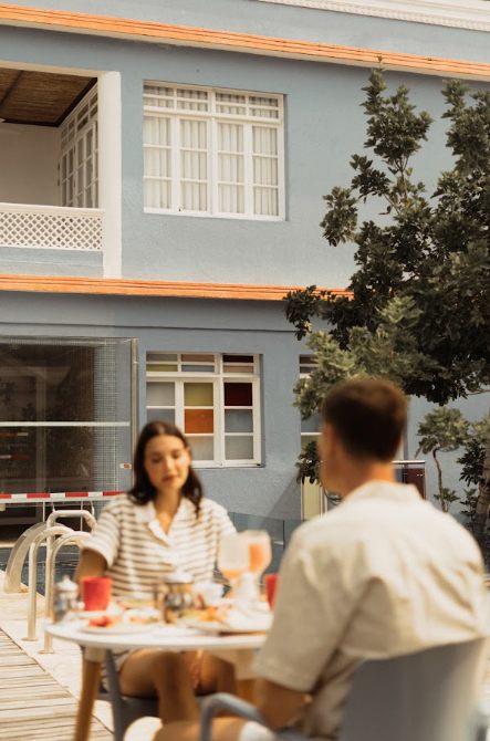 Desayuno junto a la piscina de Placita Vieja