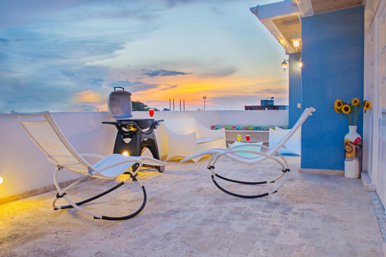 Macondo, terraza con BBQ al atardecer