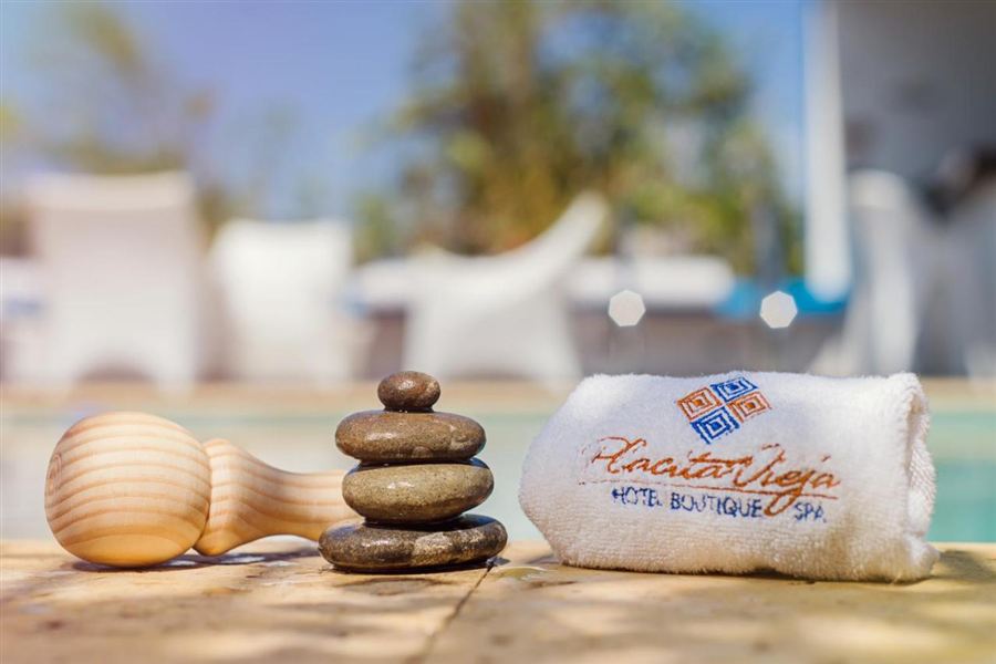 Piedras, toalla y rodillo del spa de Placita Vieja